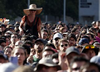 Imágenes: La Alameda se llenó de ritmo y cultura con el evento «Santiago, te amo»