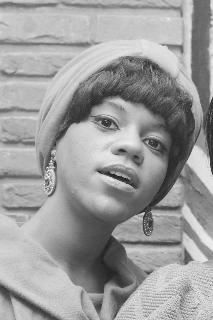 Fotografía de Florence Ballard en su etapa con el icónico grupo vocal The Supremes).