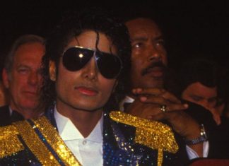 28 de Febrero en la Música: El Récord de Michael Jackson y el Debut de Queen en Sudamérica